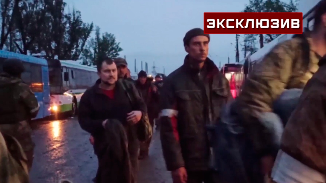 Покидая подземелья: как проходит процедура сдачи в плен украинских военных из «Азовстали»