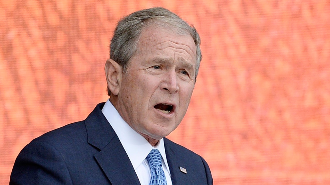 Американская традиция: Буш-младший сделал оговорку о «неоправданном и жестоком вторжении в Ирак»