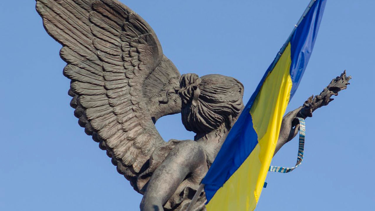 Янукович заявил об угрозе потери государственности Украины