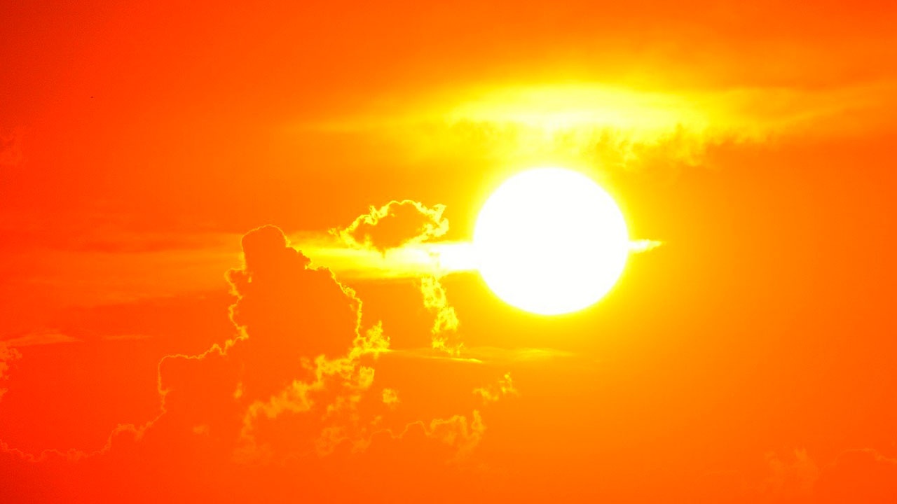 В Гидрометцентре предупредили об опасном солнце в регионах России