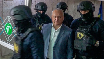 Суд оставил под домашним арестом экс-президента Молдавии Додона 