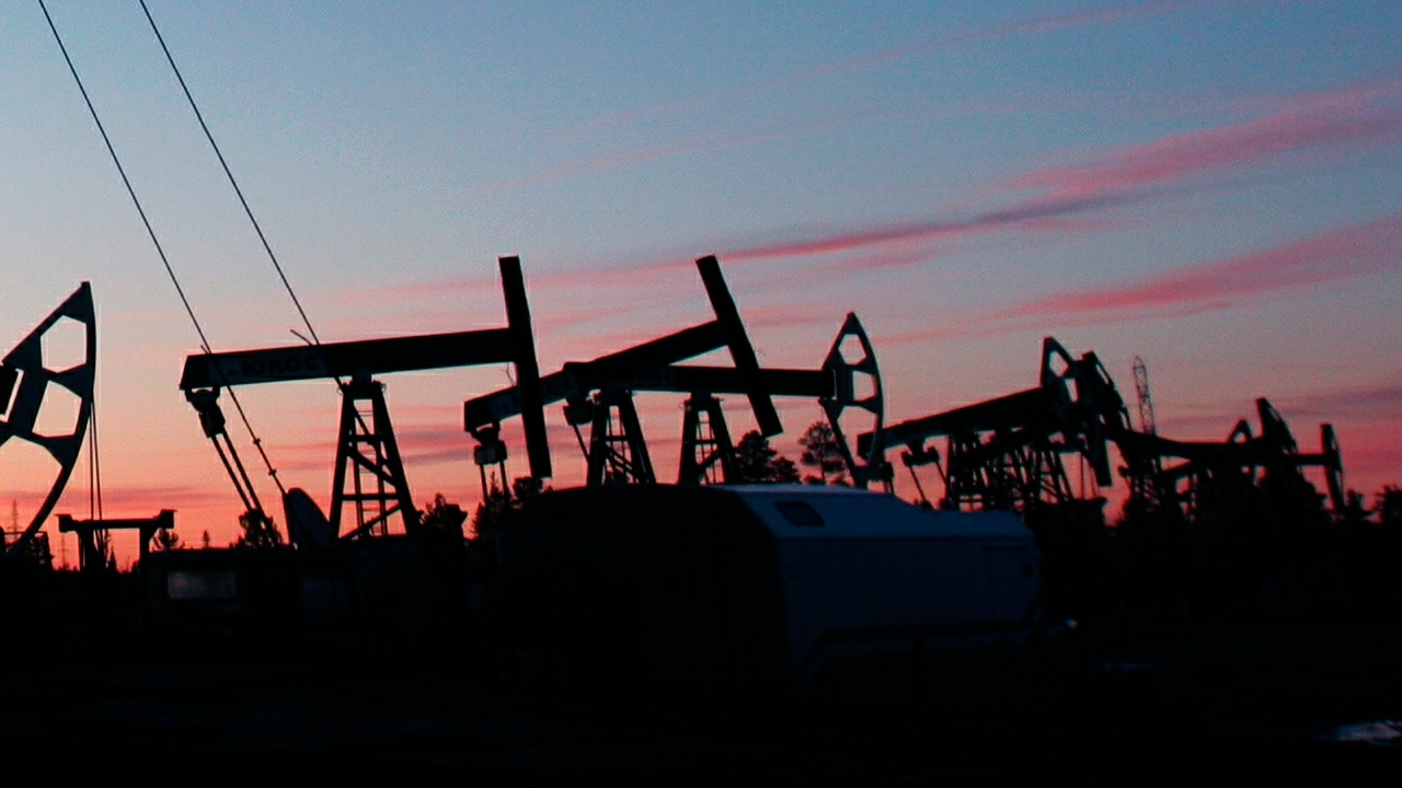 Власти ЕС намерены до конца года сократить экспорт нефти из России на 92%