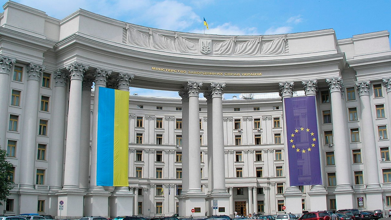 МИД Украины потребовал от спикера венгерского парламента справку от психиатра