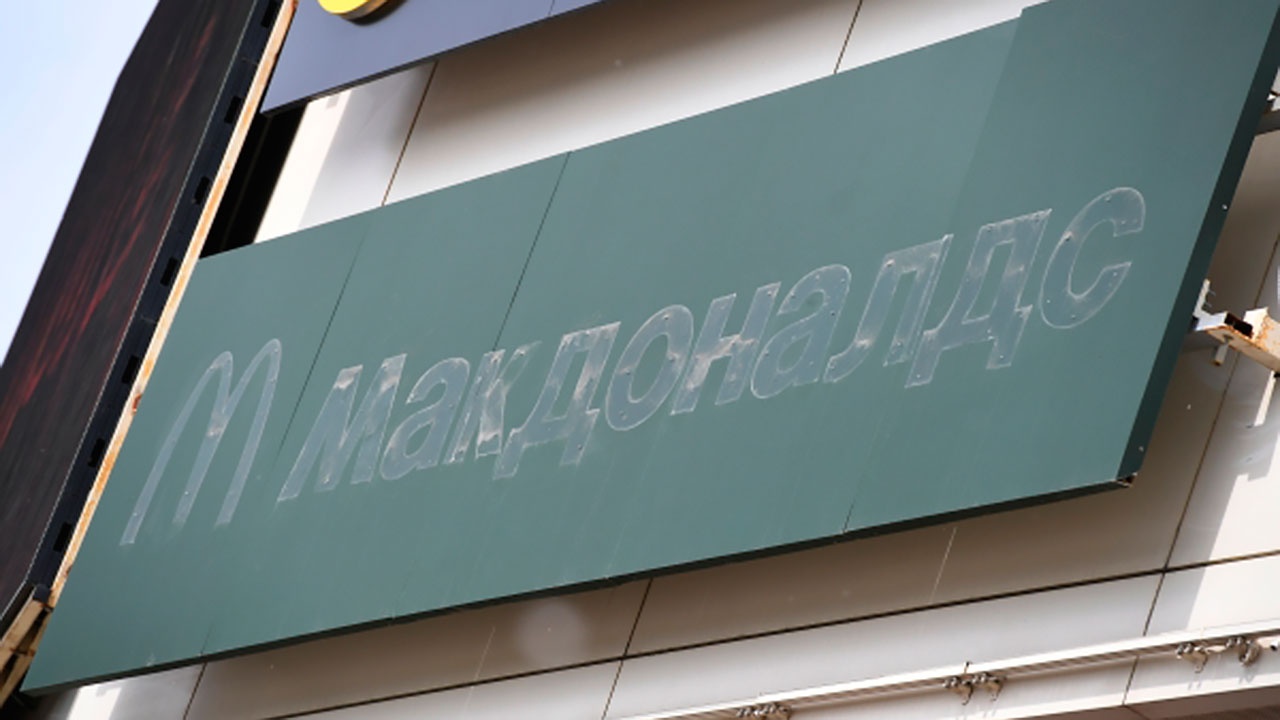 В McDonald's раскрыли значение нового логотипа для ресторанов в РФ