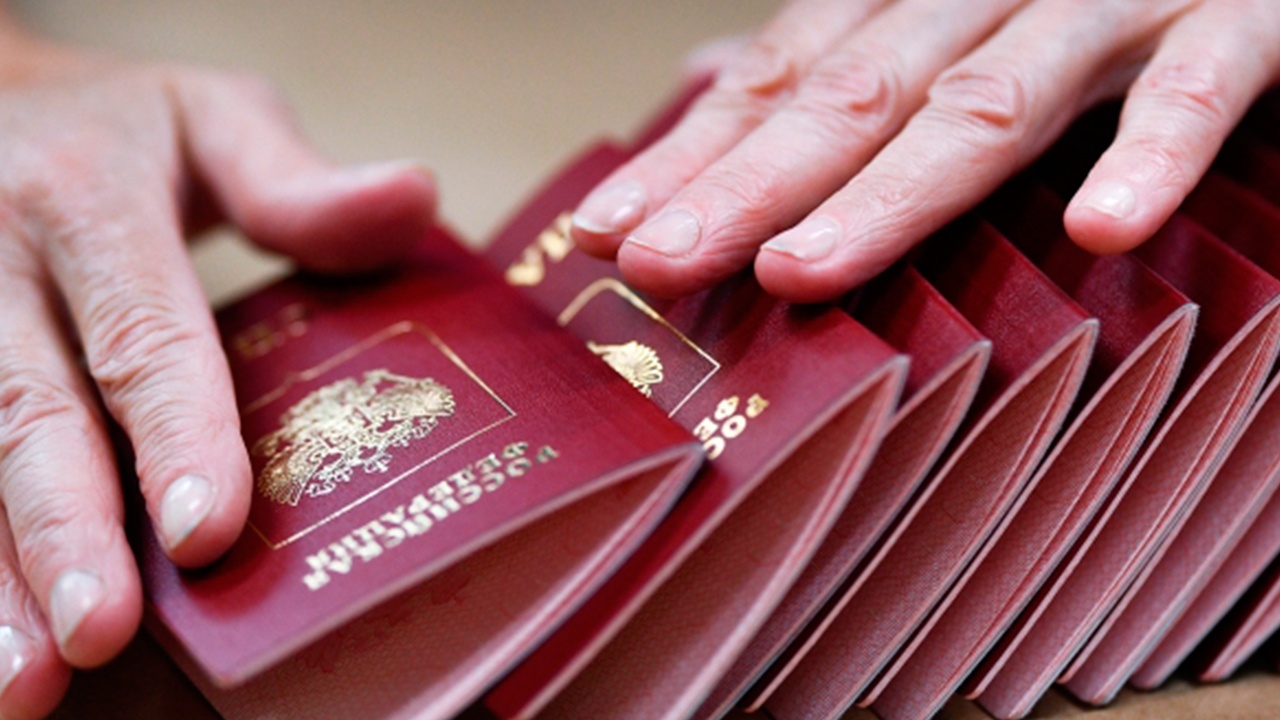 Очередь за гражданством: в Херсонской области ажиотажный спрос на паспорта РФ