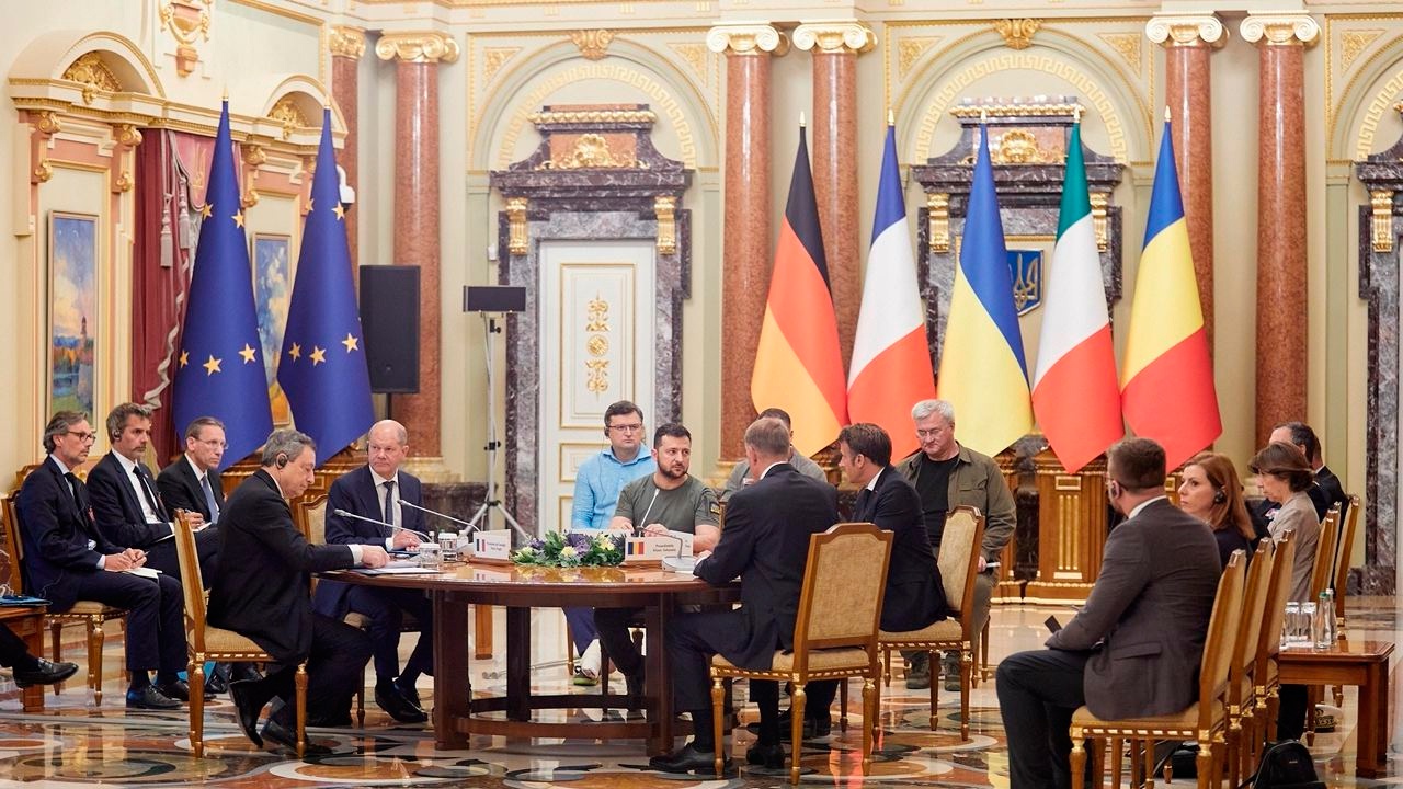 Шольц, Макрон и Драги поддержали предоставление Украине и Молдавии статуса кандидатов в ЕС