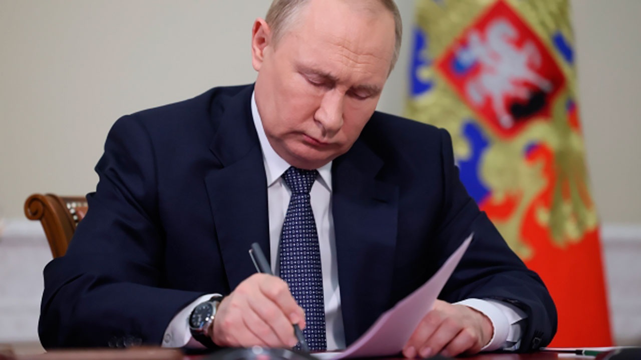 Путин подписал указ об оплате в рублях внешнего долга РФ
