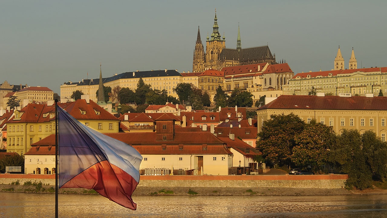 Чехия запрещает выдачу виз россиянам и белорусам до конца марта 2023 года