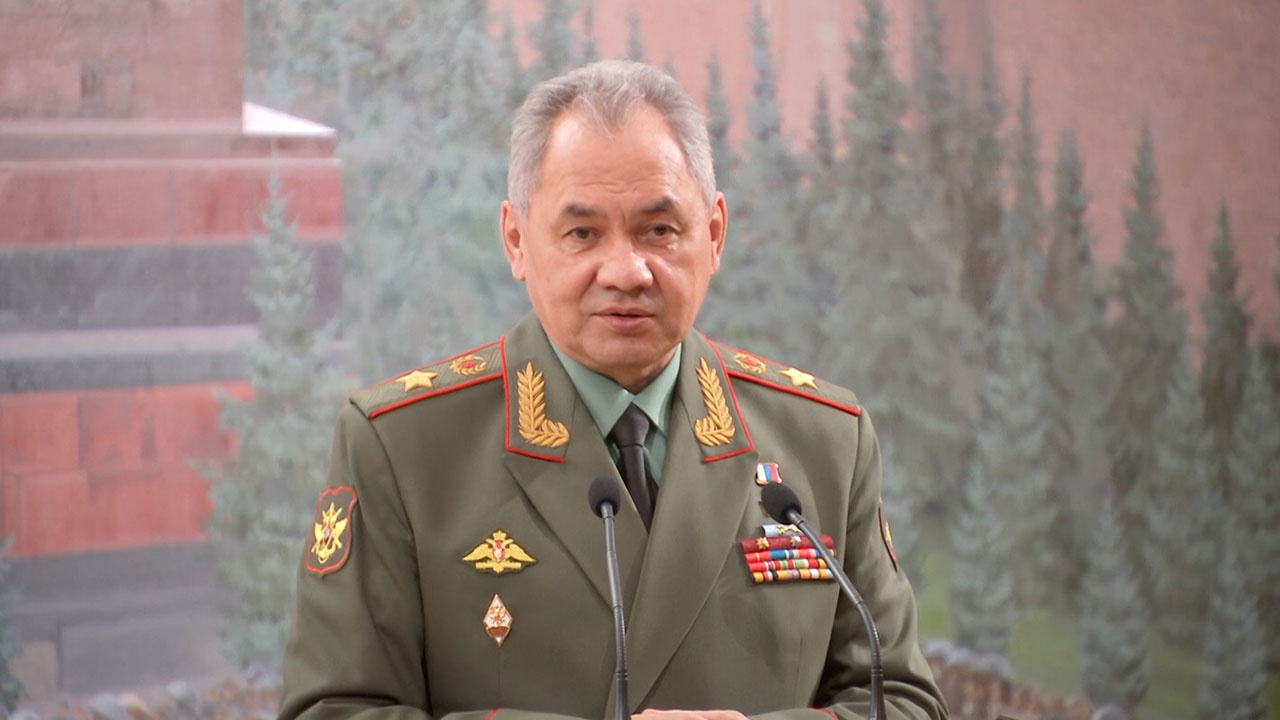 Шойгу открыл масштабное полотно «Парад Победы» в Историческом музее Москвы 