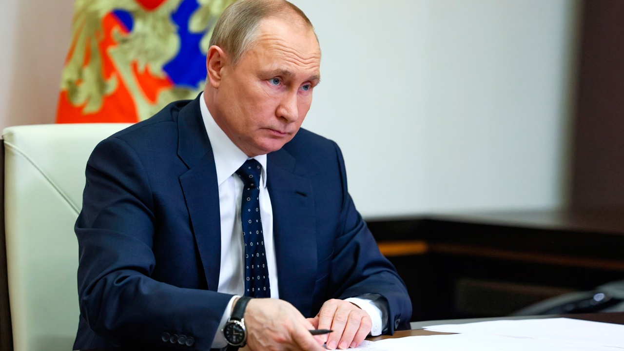 Путин подписал закон, легализующий параллельный импорт в Россию на 2022 год