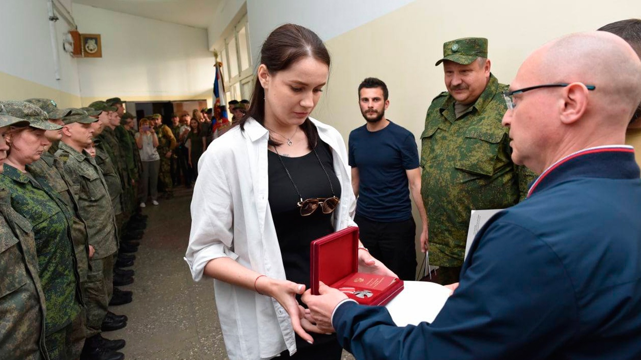 Кириенко передал орден Мужества вдове Моторолы