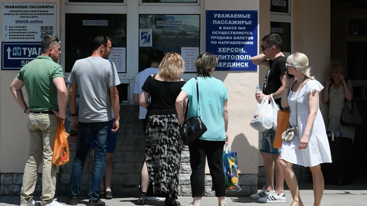 Власти в Запорожье призвали украинских мужчин уезжать на освобожденные территории