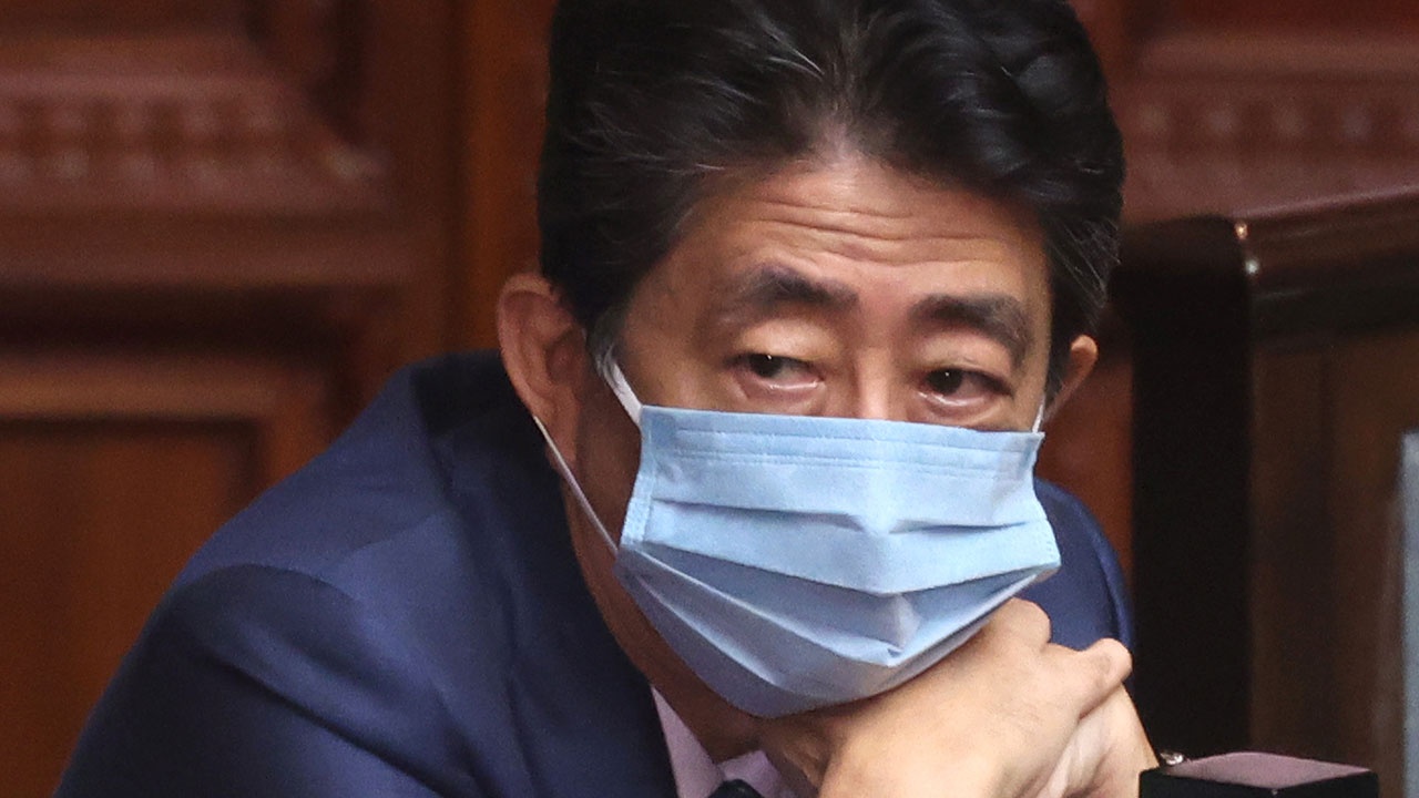 Экс-премьера Японии Абэ ранили во время публичного выступления
