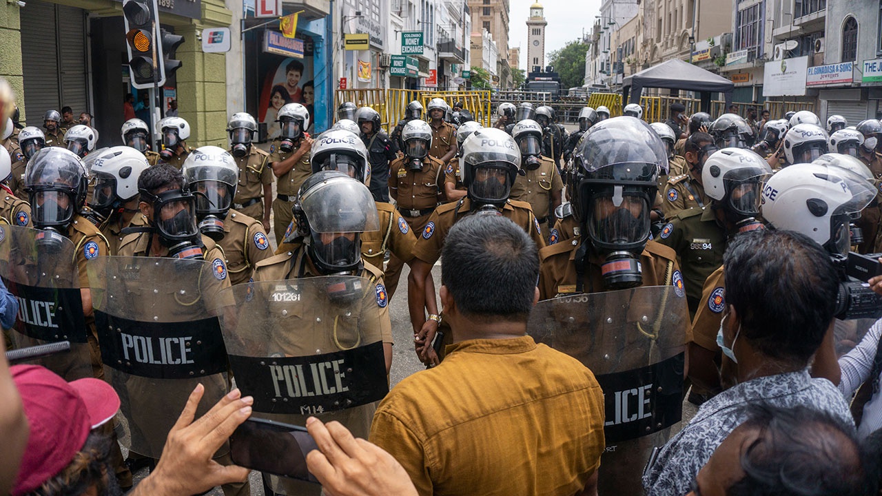 Лидеры партий Шри-Ланки призвали президента подать в отставку