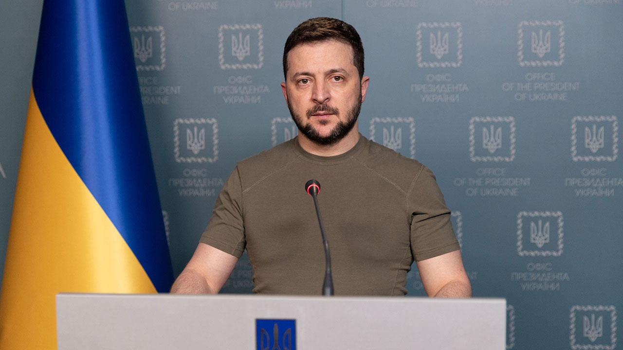 Зеленский объяснил ротацией решение уволить нескольких послов Украины