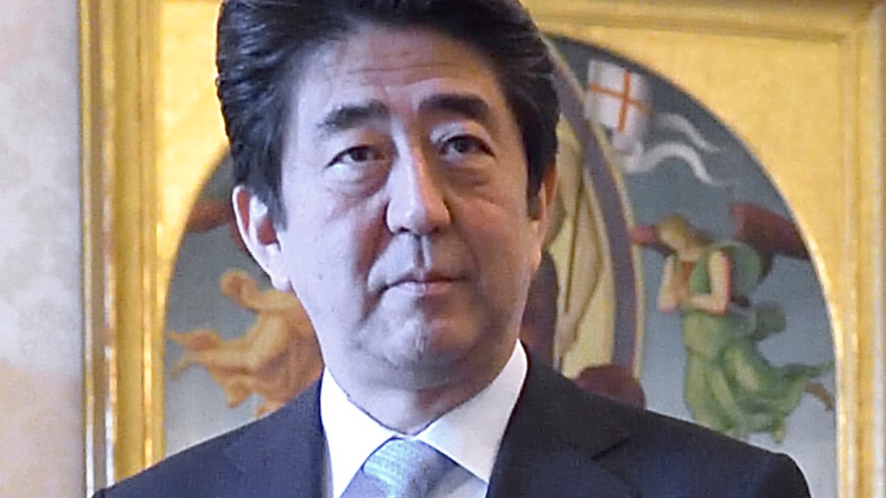 Синдзо Абэ посмертно наградят Высшим орденом Хризантемы