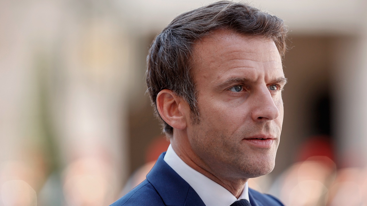 Le président de la République, Emmanuel Macron, s’adresse aux Français lors du journal télévisé, à Paris, le 22 juin 2022. 