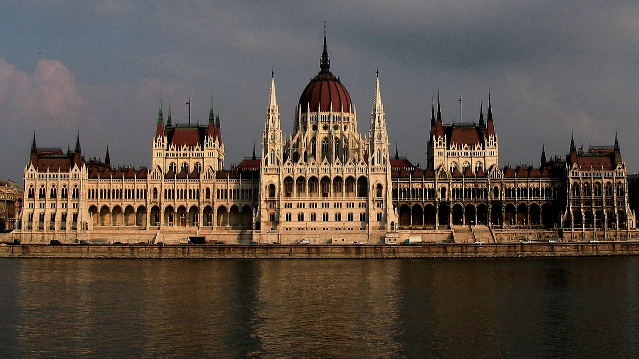 Венгрия ввела режим ЧП в области энергетики