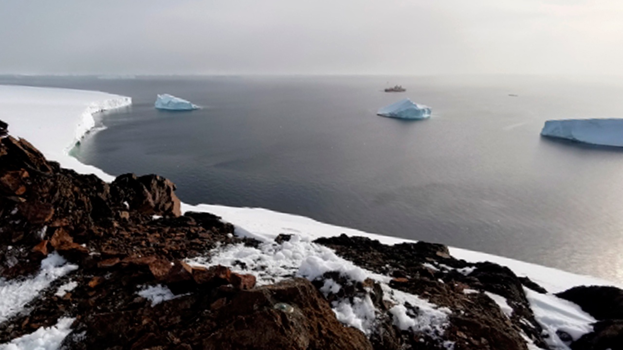 Ученые дадут открытым озерам в Антарктиде русские названия