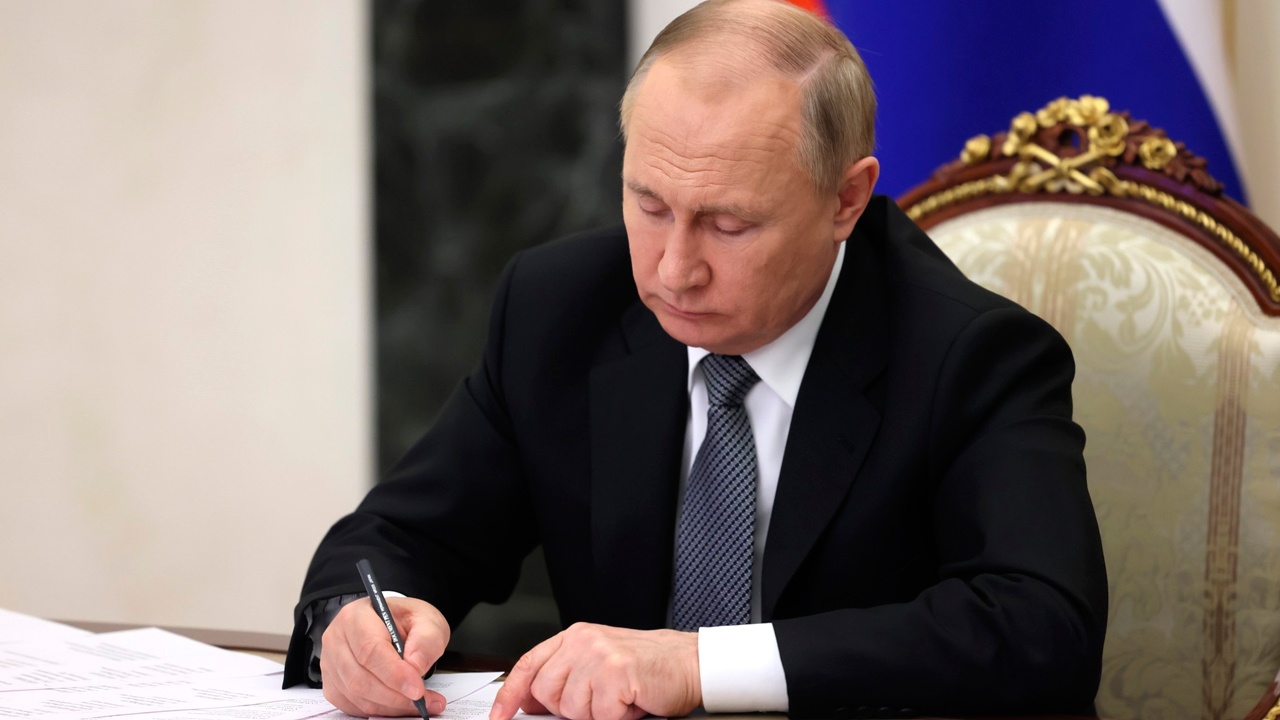 Путин назначил Мантурова на пост вице-премьера - министра промышленности и торговли