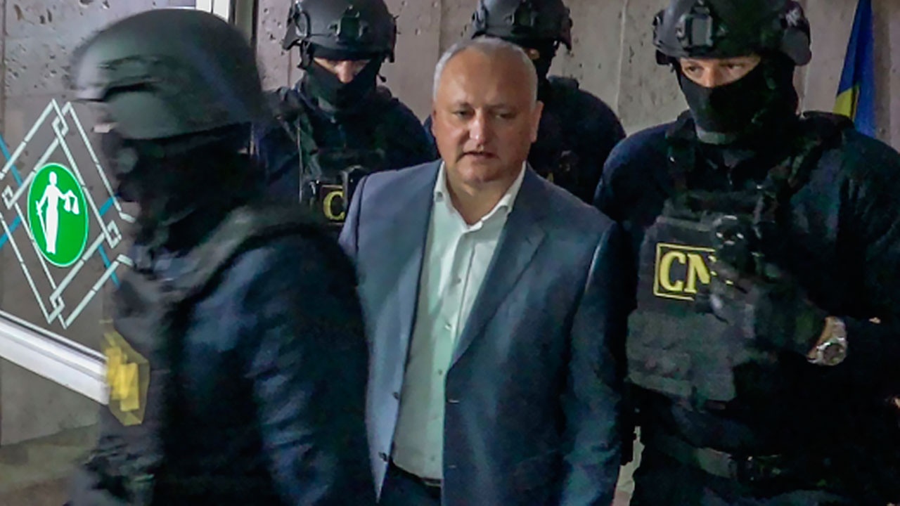 Экс-президенту Молдавии Додону продлен домашний арест на 30 суток