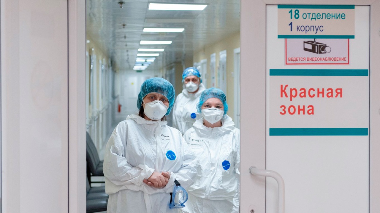 Заболеваемость коронавирусом в России за неделю выросла на 48,9%