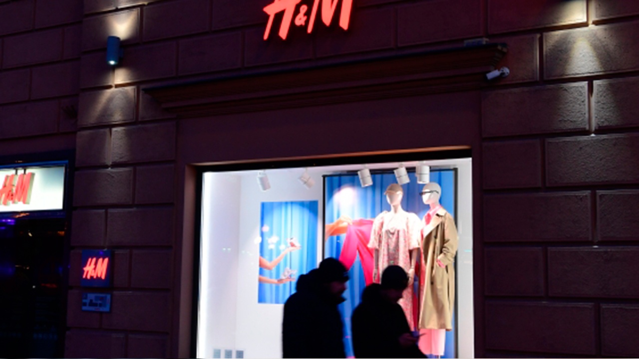 Минпромторг сообщил о решении H&M продать свой российский бизнес