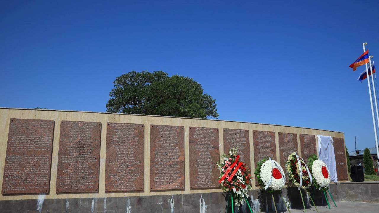 В Гюмри открыли мемориал, приуроченный памяти офицеров 16-го драгунского Тверского полка 