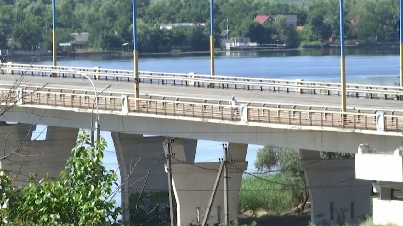 В Херсоне заработала переправа у Антоновского моста через реку Днепр