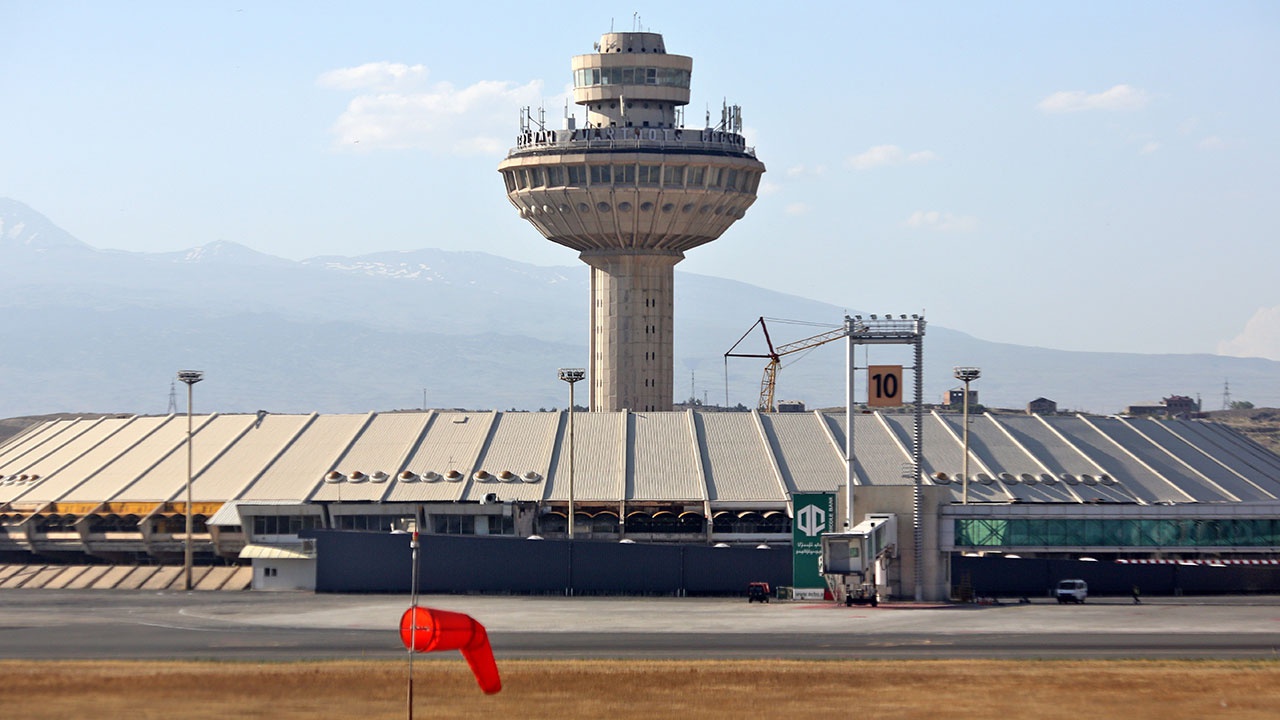 МЧС Армении проверяет на «взрывчатку» парламент, мэрию, метро и аэропорт в Ереване
