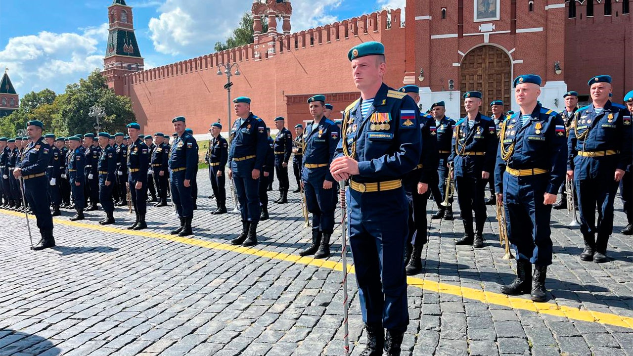 Вдв на красной площади