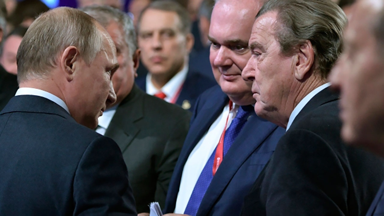 Песков подтвердил очную встречу Путина и Шредера
