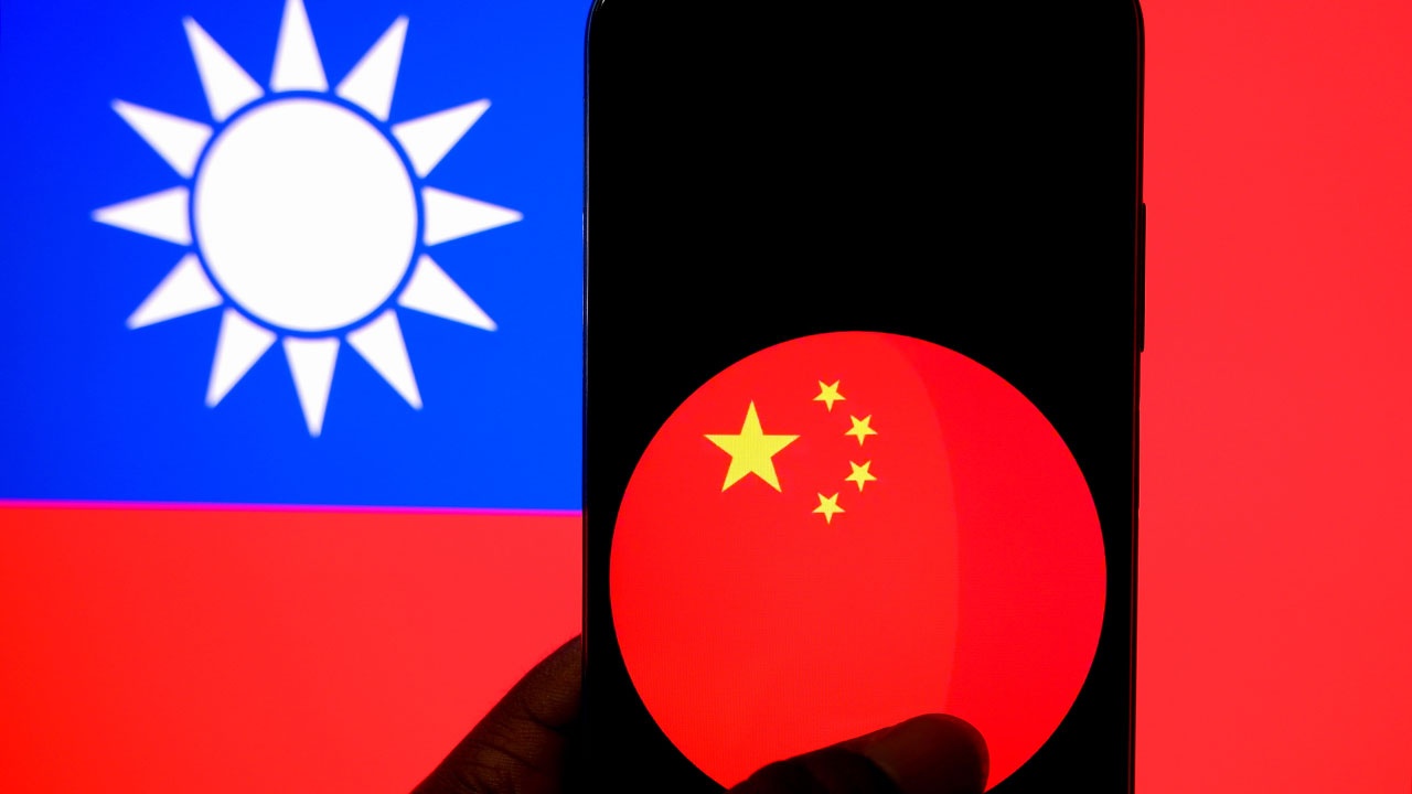 В МИД Китая заявили, что не позволят США помешать воссоединению КНР и Тайваня