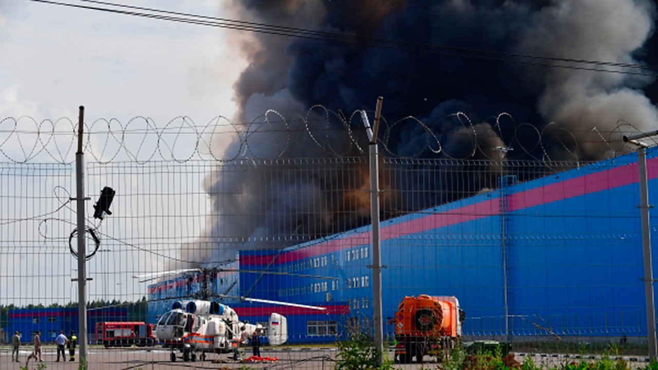 Пожарный поезд направлен на место возгорания на складе в Истре 