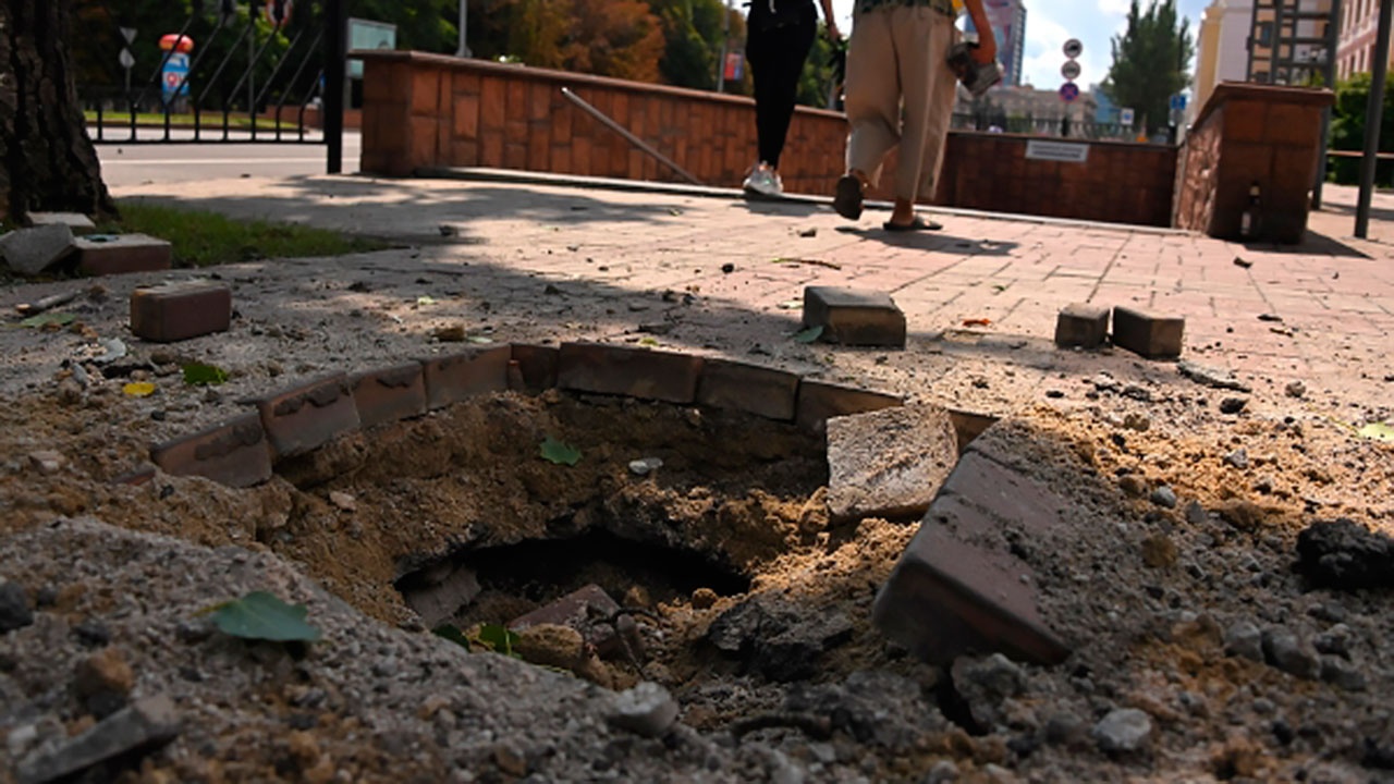 Мэр Донецка сообщил, что число погибших после обстрела центра города возросло до шести