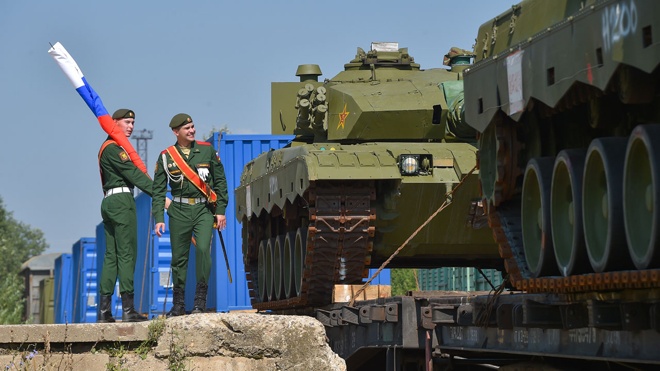 Как российские военные встретили китайских танкистов, прибывших на «Танковый биатлон»