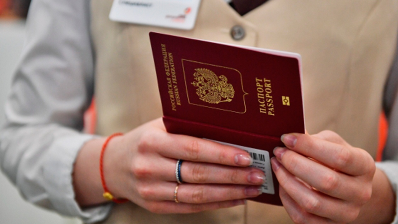 ЕС обсуждает вопрос о прекращении выдачи шенгенских виз россиянам