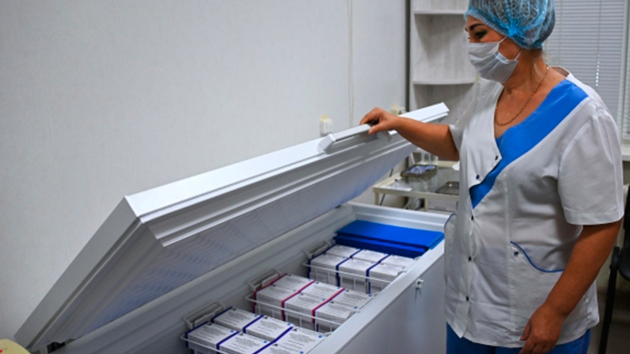 Минздрав РФ продлил срок годности вакцин «Спутник V» от коронавируса