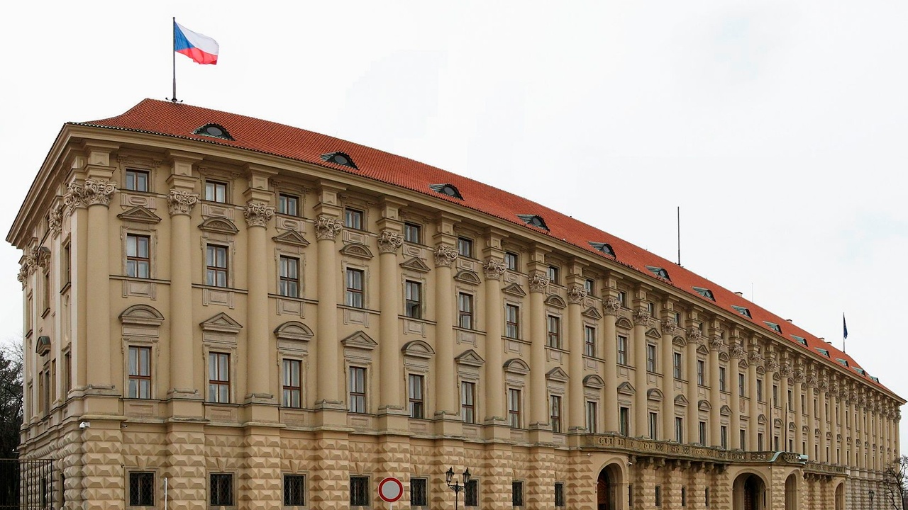 Глава МИД Чехии поддержал запрет на выдачу виз россиянам