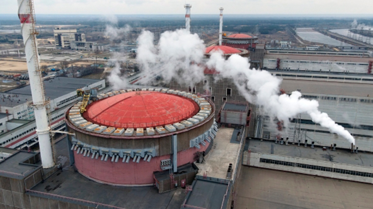 Запорожскую АЭС могут остановить из-за угрозы ядерной катастрофы