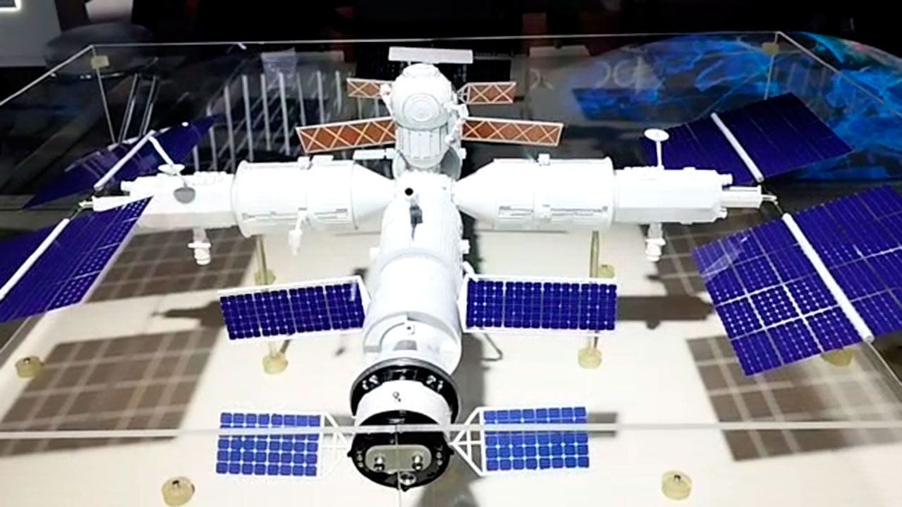Роскосмос впервые показал макет Российской орбитальной станции