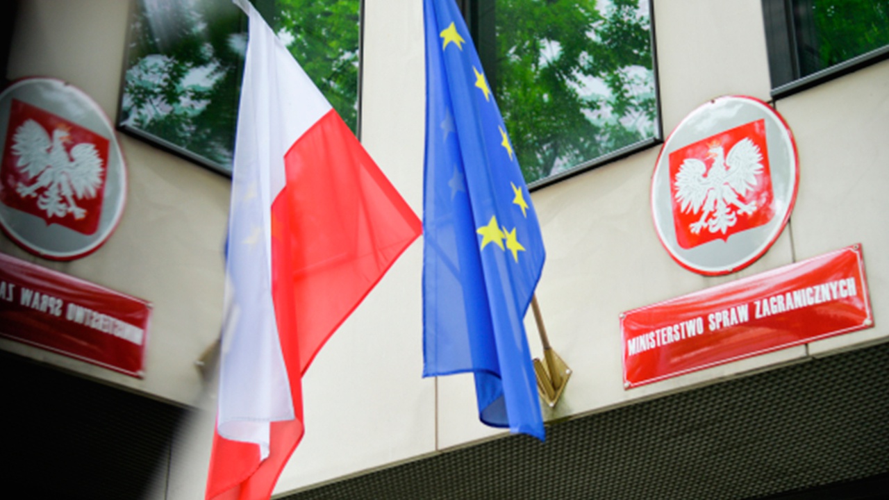 В МИД Польши потребовали запретить россиянам въезд во все страны ЕС