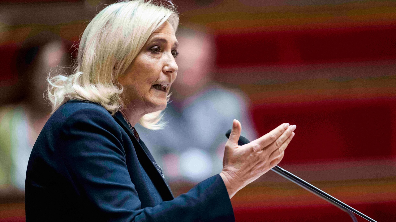 Ле Пен заявила, что Макрон скрывает от французов правду о кризисе