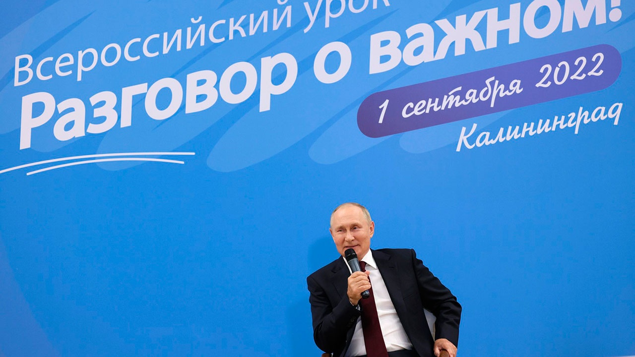 Путин спросил у школьницы из ЛНР, стало ли в республике «потише»