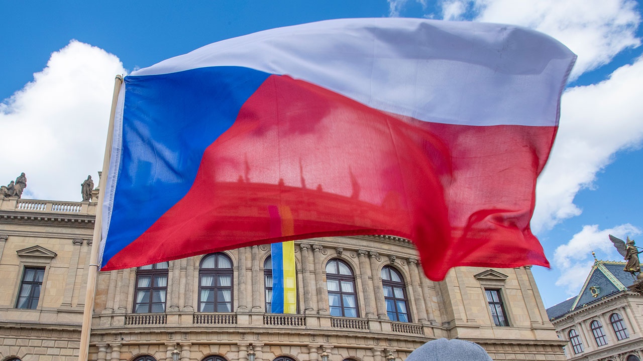 Участники стотысячного митинга в Праге потребовали отставки правительства Чехии