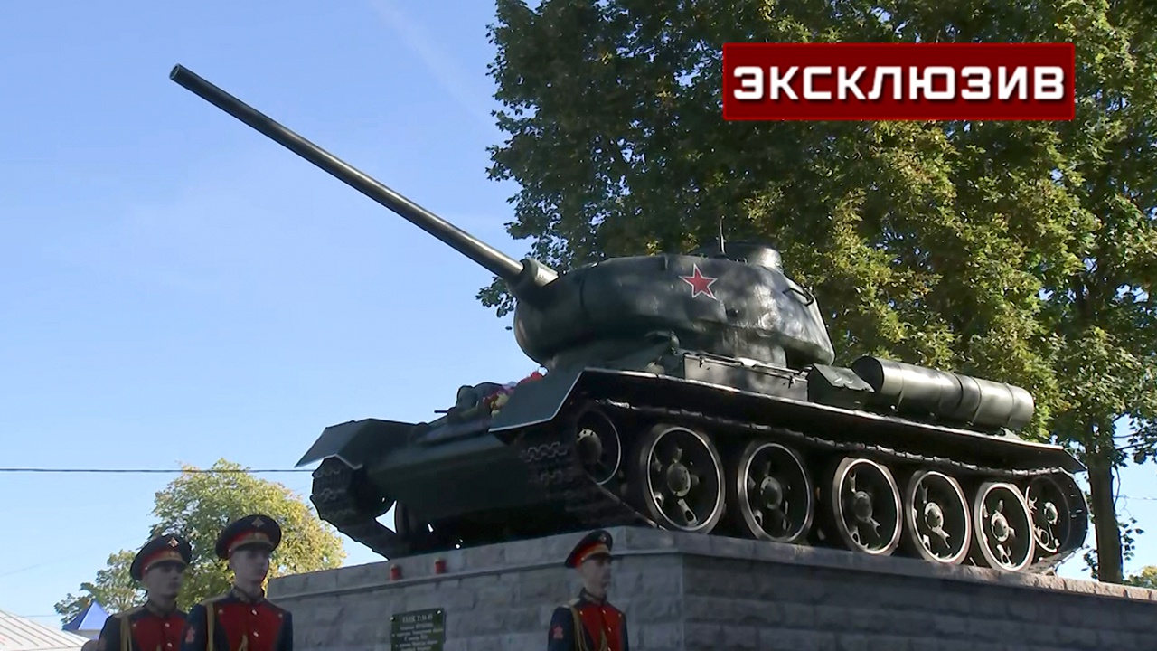 Памятник со «смотрящим» в сторону Нарвы танком Т-34 открыли в Ивангороде