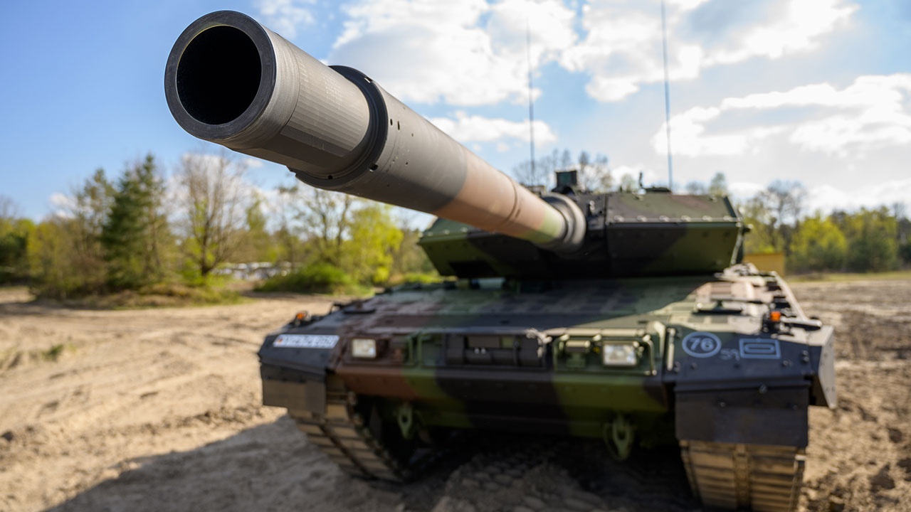 Bloomberg: Берлин не сможет отправить танки «Леопард» на Украину