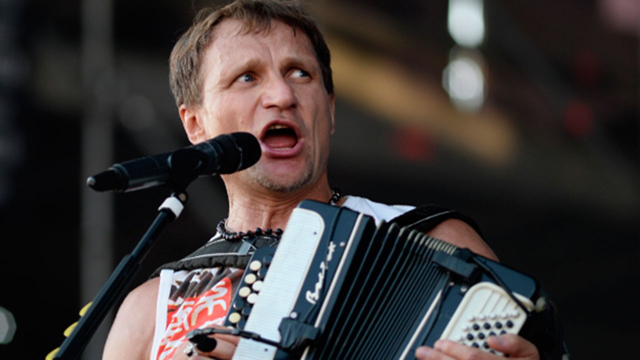 «Фашистам нельзя петь на родном языке»: Олегу Скрипке назвали причину отмены концерта в Гамбурге