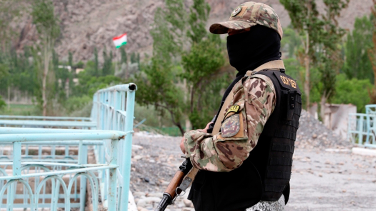 Главы спецслужб Таджикистана и Киргизии подписали протокол о стабилизации обстановки на границе