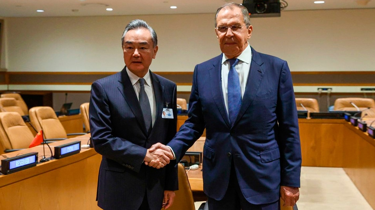 Глава МИД Китая на встрече с Лавровым рассказал о важности роли России в ООН